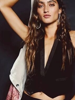 free people | SZ MEDIUM | She's A Star Velvet Vest In Black